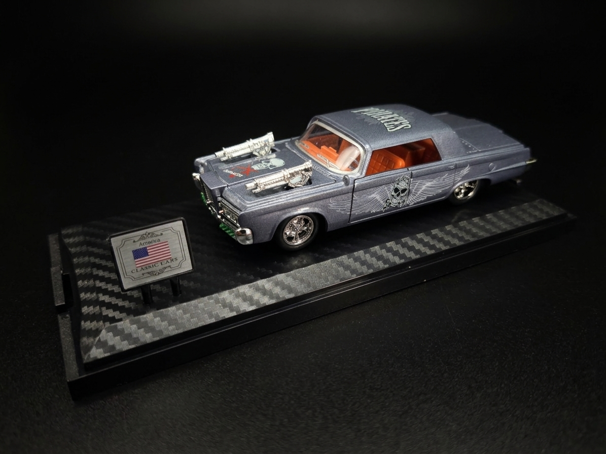 Die-cast vintage car